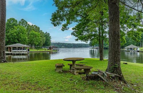 Eatonton House | Hidden Gem - Lakefront Home with Private Boat Ramp