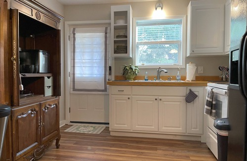 Suwanee Cottage | Hidden Gems in Heart of Suwanee 1Br/1Ba - 2 separate cottages available