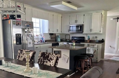 Broxton House | Hidden Paradise tucked away with pool side amenities