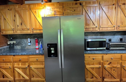 Jefferson House | Hidden Ridge Lodge-Spacious | Sleeps12 | Game Room | Firepit | Dog Friendly | Smart TV