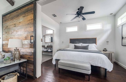 Fredericksburg House | Hideaway in Fredericksburg w/Hot Tub + Fireplace