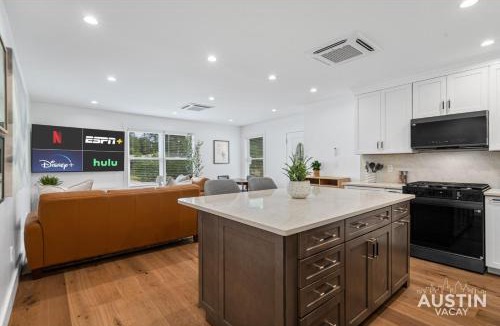 Clarksville House | High End 2BR 1BA East Austin Home Mins to Downtown Lady Bird by Austin Vacay