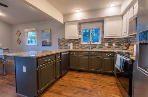 Semora House | High End Family-Friendly Waterfront Lake House with Dock and close to VIR