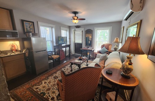 Harleston Village Apartment | High End One Bedroom Apartment located in the Heart of Charleston