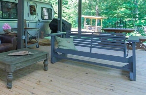 Flintstone House | High Point Hide-A-Way w/Internet and a Hot Tub!
