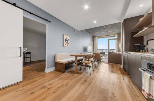 Rainey Street Historic District Condo | High-Rise Rainey Pool & Skyline View Balcony