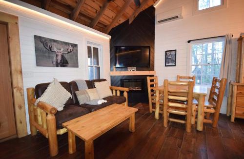 Saluda House | High Top cabin at Cabin Fever in NC