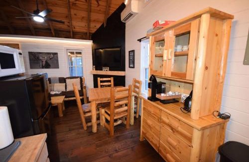 Saluda House | High Top cabin at Cabin Fever in NC