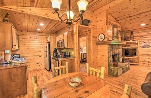 Helen Cabin | Highline 1/1 Cabin! Pool Table! Near Helen!