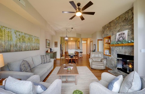 Mountain Air House | Hike & Ski: Mtn-View Gem w/Balcony in Burnsville!