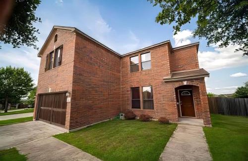 Cedar Park House | Hill Country Beauty in Red Beautiful Large Home! Very Spacious!