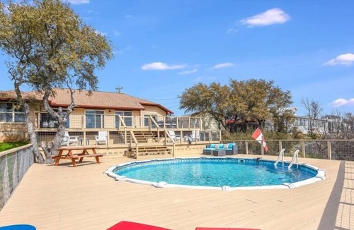 Burnet House | Hill Country & Biking Retreat