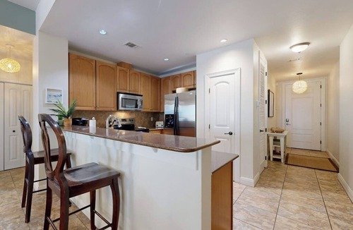 Horseshoe Bay Condo | Hill country corner condo at The Waters - central AC, lake views & Pool