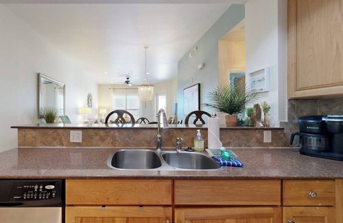 Horseshoe Bay Condo | Hill country corner condo at The Waters - central AC, lake views & Pool