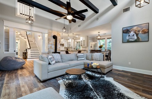 Henly House | 🌄 Hill Country Escape with Pool, Hot Tub & Game Room | Dream Ranch 🌿