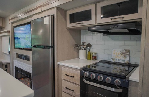 Oatmeal House | Hill Country Glamping Escape: Cozy RV with Pool