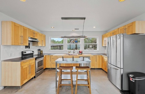Dripping Springs House | Hill Country Oasis, Pickleball court & Views of Rolling Hills!