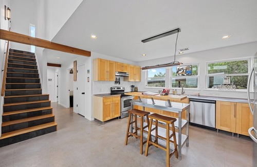 Dripping Springs House | Hill Country Oasis, Pickleball court & Views of Rolling Hills!