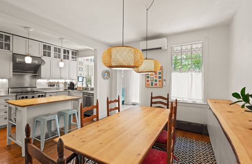 Hill East House | Hill East, Barney Circle 2-BR, Walk to METRO Stop