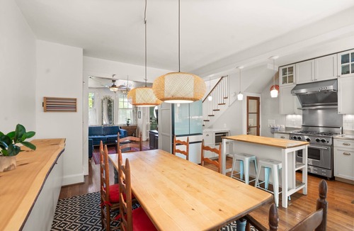 Hill East House | Hill East, Barney Circle 2-BR, Walk to METRO Stop