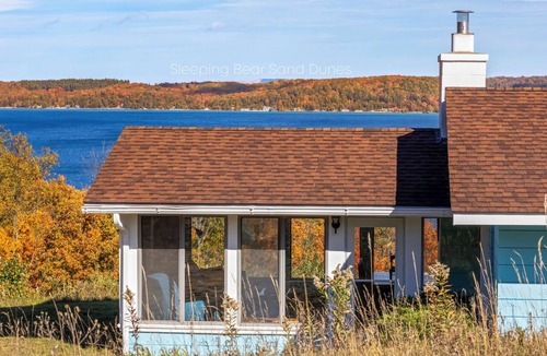 Frankfort Cottage | Hill Hideaway - Soaring Views - Newly Renovated - 5 Mins to Frankfort