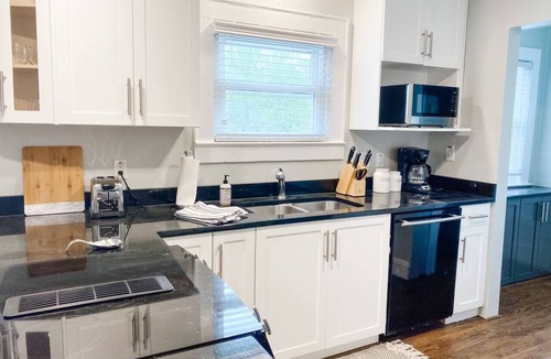 Gastonia Cottage | Hillcrest Cottage