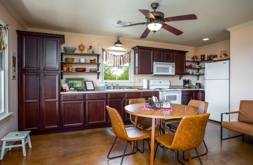 Fredericksburg Cabin | Hillside Cabin | Terrific Front Porch