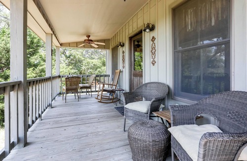 Fredericksburg Cabin | Hillside Cabin | Terrific Front Porch