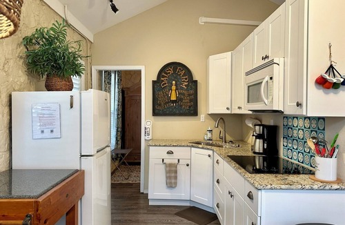 Bandera Cottage | Hilltop Bunkhouse, Historic Silver Spur Dance Hall, Texas Hill Country