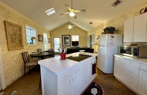 Bandera Cottage | Hilltop Cabin, Historic Silver Spur Dance Hall, Cowboy Capital of the World