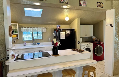 Bandera Cottage | Hilltop Guesthouse, Historic Silver Spur Dance Hall, Cowboy Capital of the World