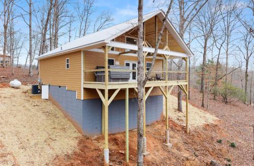 Cleveland House | Hilltop Haven Treehouse