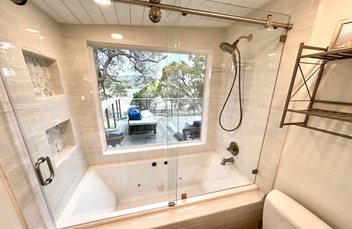 Leander House | Hilltop Hideaway on Lake Travis
