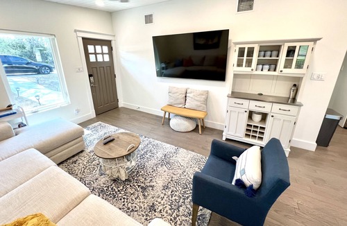 Leander House | Hilltop Hideaway on Lake Travis