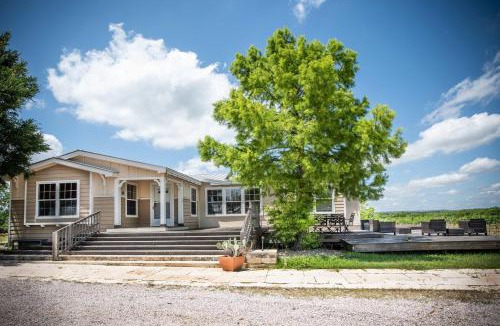 Fredericksburg House | Hilmy Cellars Haus On Vineyard