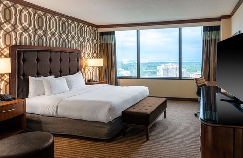 Alexandria West Hotel | Hilton Alexandria Mark Center