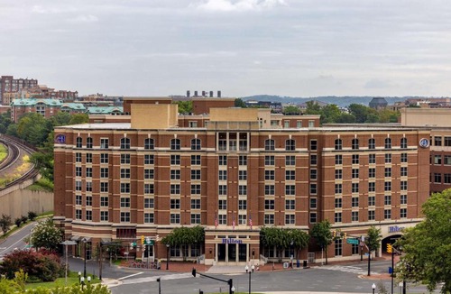 Old Town Alexandria Hotel | Hilton Alexandria Old Town
