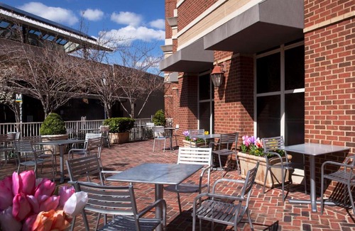 Old Town Alexandria Hotel | Hilton Alexandria Old Town
