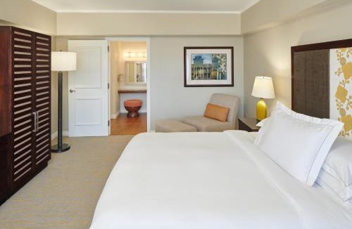 Waikiki Resort | Hilton Grand Vacations Club at Hilton Hawaiian Village