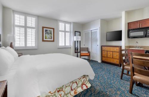 Waikiki Resort | Hilton Grand Vacations Club at Hilton Hawaiian Village