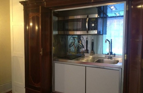 Dupont Circle House | Hip & Elegant Apartment - "Supreme" Location