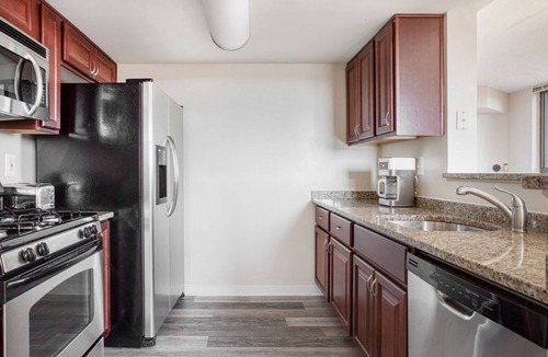 Pentagon City Apartment | Hip Pentagon City Studio w/W/D, Gym & Lounge, near Metro, by Blueground