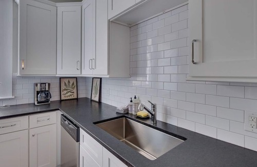 Thomas Square House | Historic 2 bedroom condo in Savannah's Starland District.