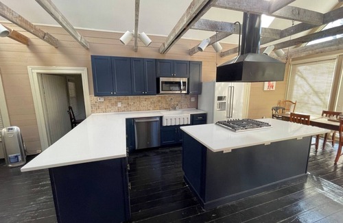 Apex House | Historic 4BR Retreat with Stunning Scenic Views