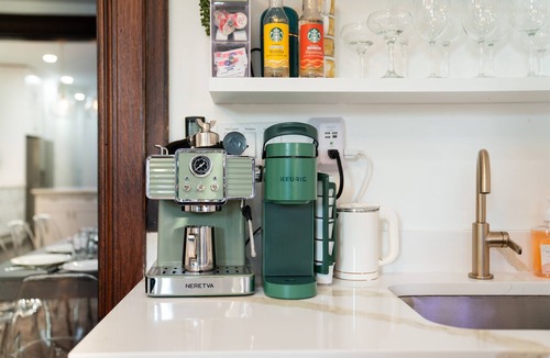 North Capitol Street House | Historic-7BR/4.5BA-Parking+By Metro+Chef's Kitchen