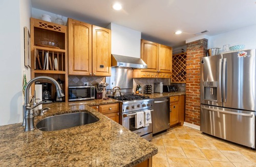 Historic District House | Historic Annapolis Hideaway Steps to USNA and Main St w Private Patio & Parking