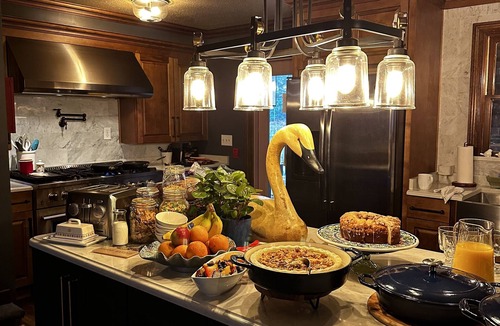 Williamsburg House | Historic B&B located walking distance to the Williamsburg and The College of W&M