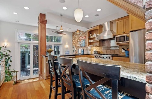 Stanton Park Apartment | Historic Capital Hill Home and Carriage House