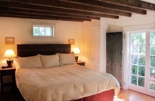South of Broad Bed & Breakfast | Historic Carriage House East Battery with off street parking!