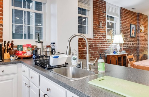 Church Hill Apartment | Historic Church Hill Gem | Walk to Chimborazo Park